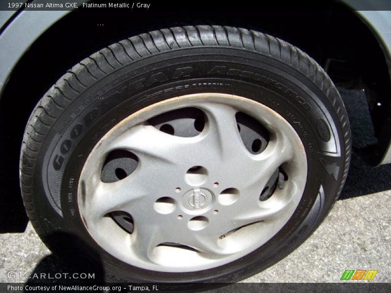 Platinum Metallic / Gray 1997 Nissan Altima GXE