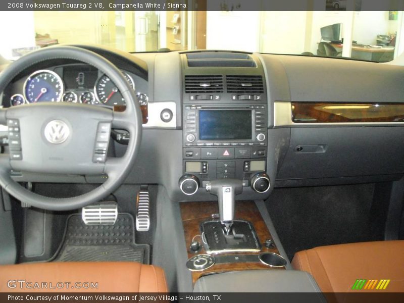 Campanella White / Sienna 2008 Volkswagen Touareg 2 V8