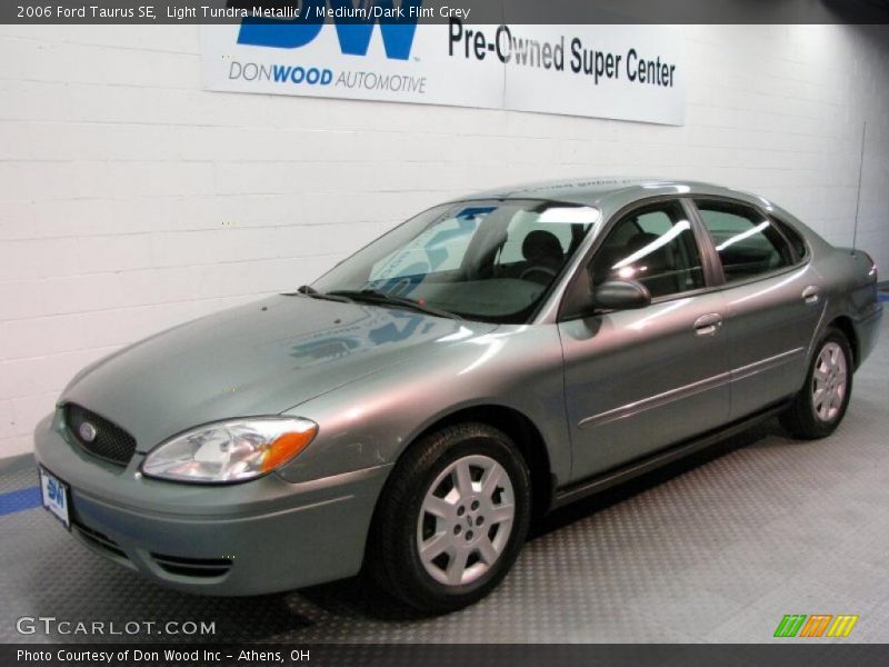 Light Tundra Metallic / Medium/Dark Flint Grey 2006 Ford Taurus SE