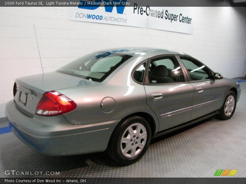 Light Tundra Metallic / Medium/Dark Flint Grey 2006 Ford Taurus SE