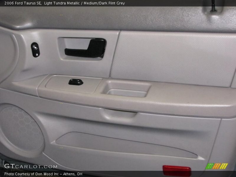 Light Tundra Metallic / Medium/Dark Flint Grey 2006 Ford Taurus SE