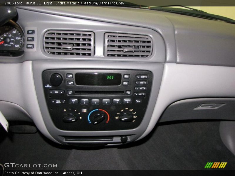 Light Tundra Metallic / Medium/Dark Flint Grey 2006 Ford Taurus SE