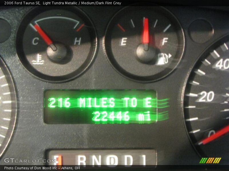Light Tundra Metallic / Medium/Dark Flint Grey 2006 Ford Taurus SE