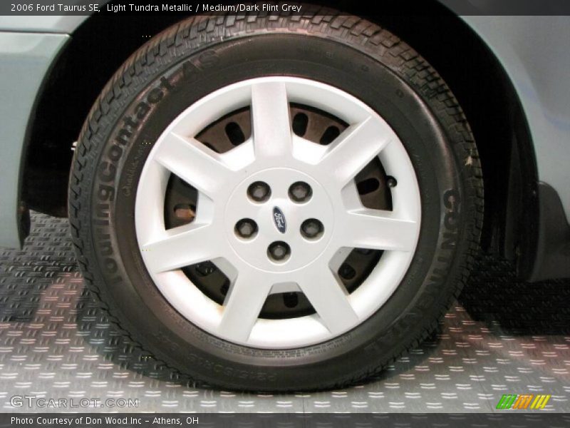 Light Tundra Metallic / Medium/Dark Flint Grey 2006 Ford Taurus SE