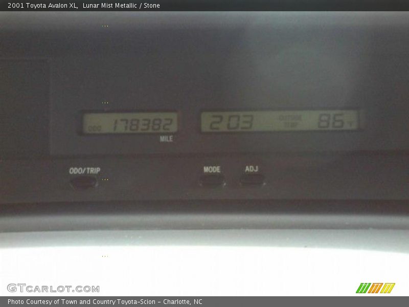 Lunar Mist Metallic / Stone 2001 Toyota Avalon XL