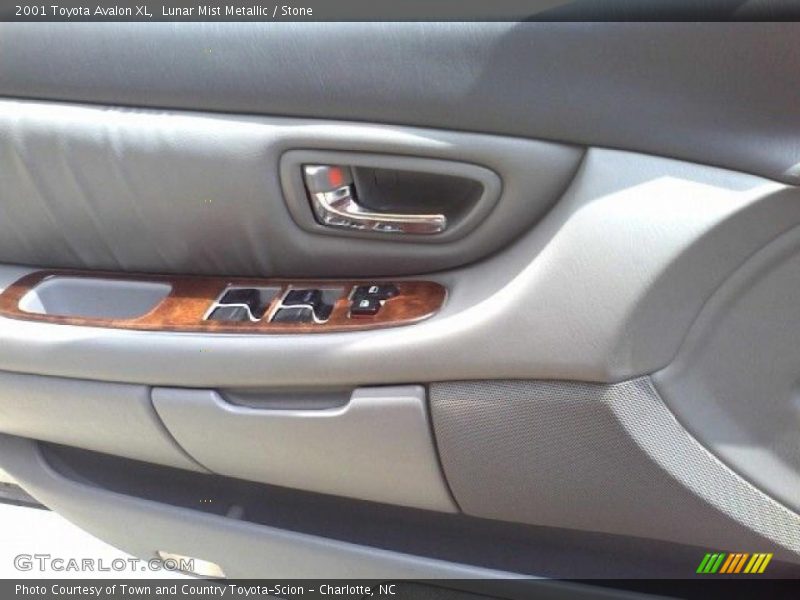 Lunar Mist Metallic / Stone 2001 Toyota Avalon XL
