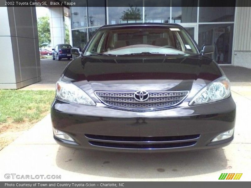 Black / Taupe 2002 Toyota Camry SE