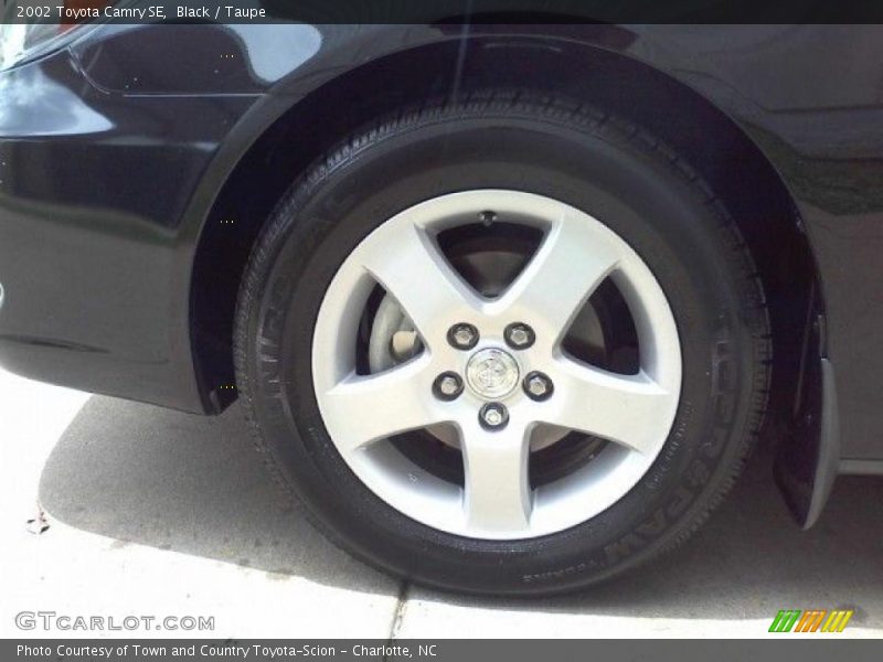 Black / Taupe 2002 Toyota Camry SE
