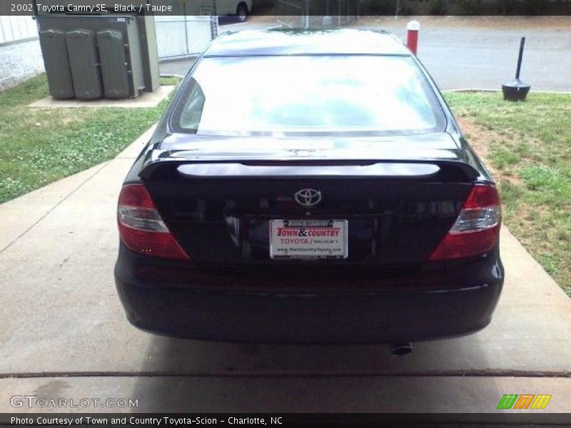 Black / Taupe 2002 Toyota Camry SE