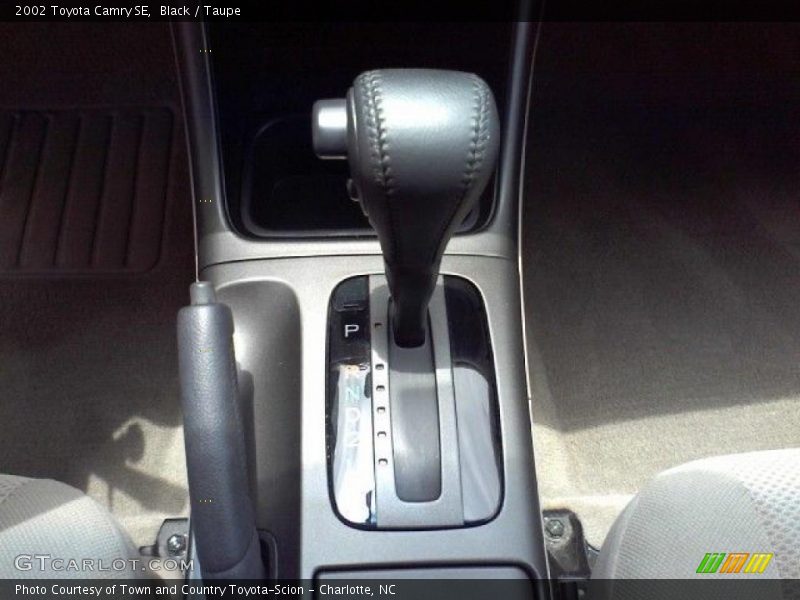 Black / Taupe 2002 Toyota Camry SE