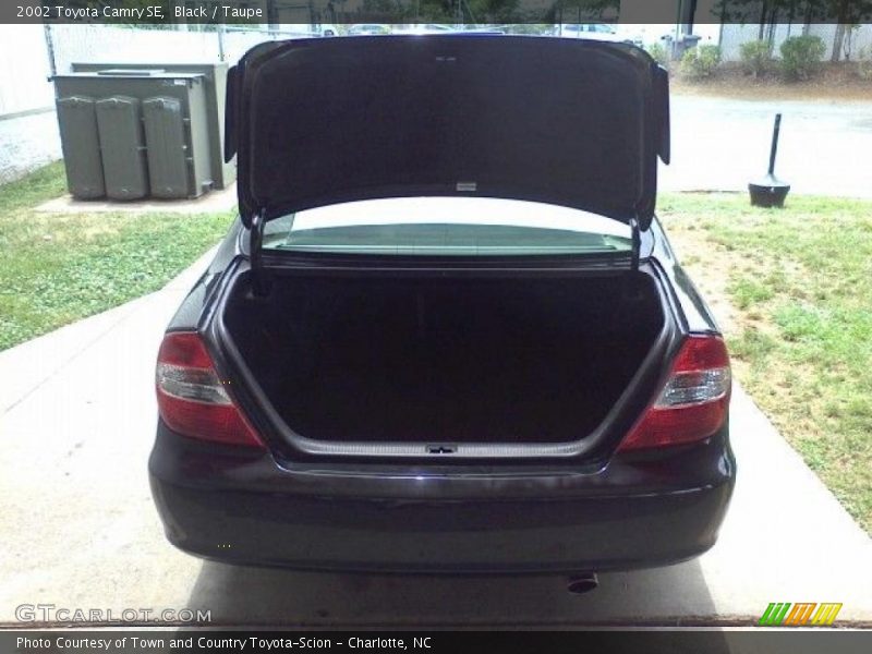 Black / Taupe 2002 Toyota Camry SE