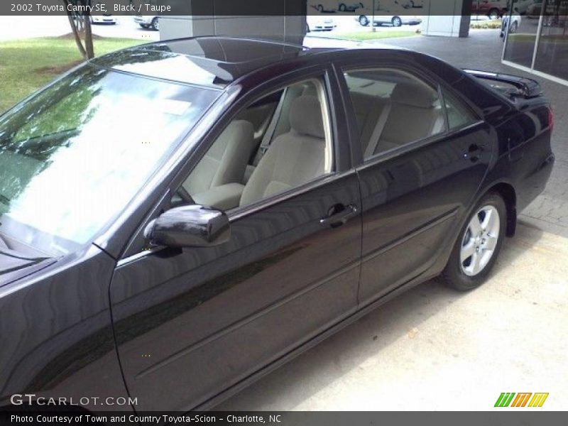 Black / Taupe 2002 Toyota Camry SE