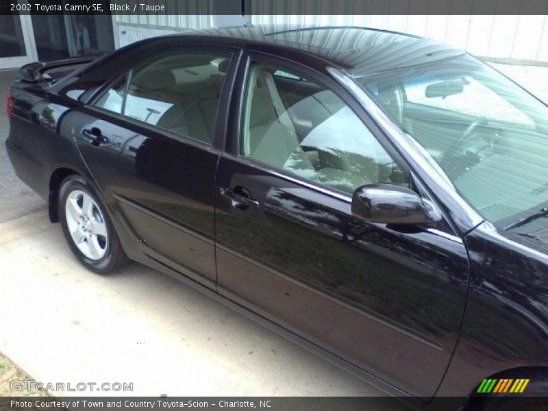 Black / Taupe 2002 Toyota Camry SE