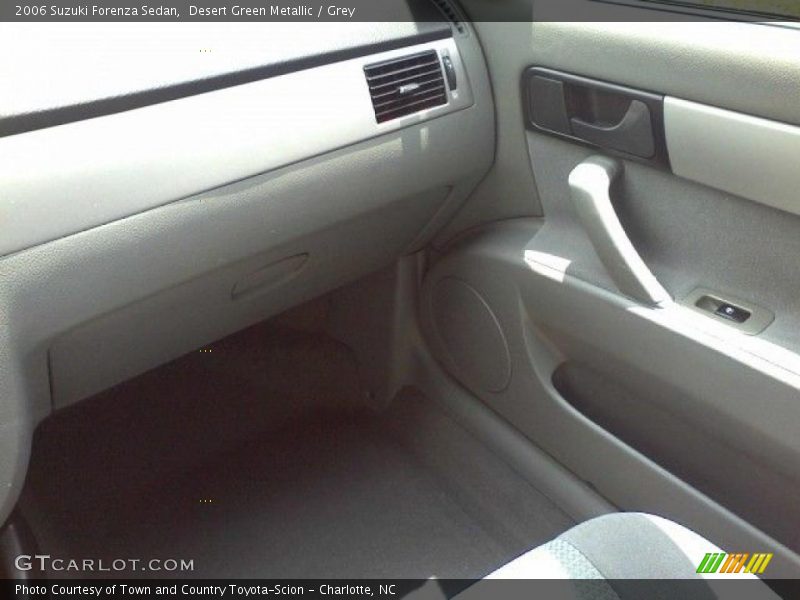 Desert Green Metallic / Grey 2006 Suzuki Forenza Sedan