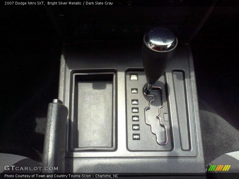 Bright Silver Metallic / Dark Slate Gray 2007 Dodge Nitro SXT