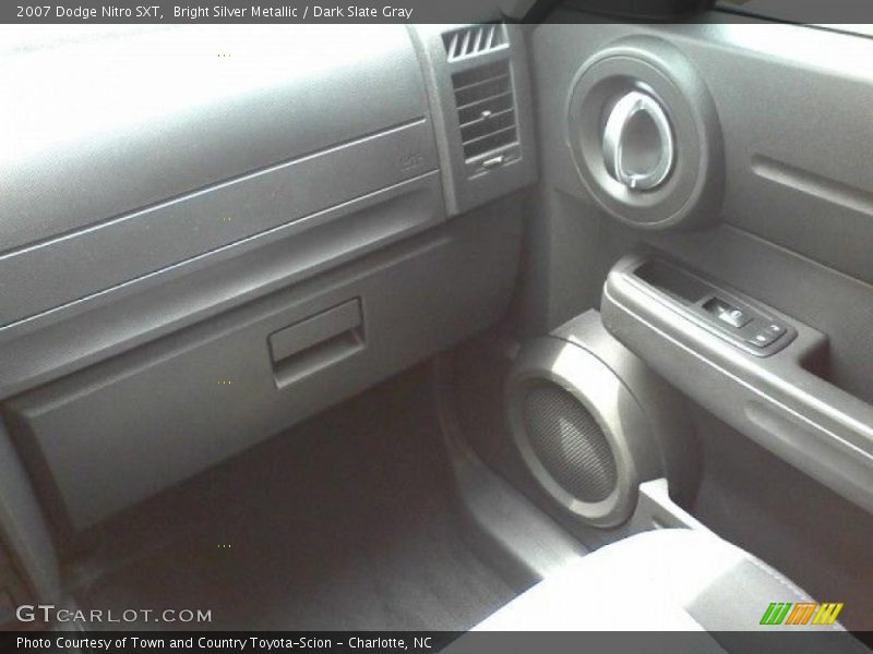 Bright Silver Metallic / Dark Slate Gray 2007 Dodge Nitro SXT