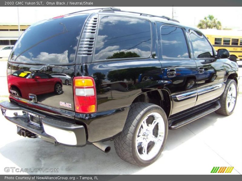 Onyx Black / Neutral/Shale 2003 GMC Yukon SLT