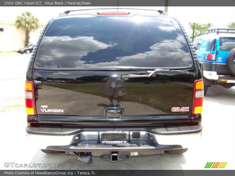 Onyx Black / Neutral/Shale 2003 GMC Yukon SLT