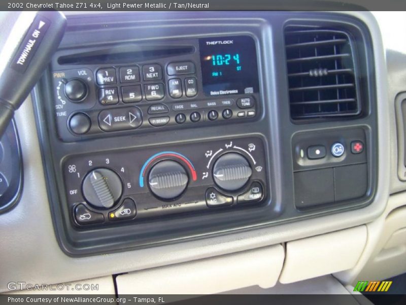 Light Pewter Metallic / Tan/Neutral 2002 Chevrolet Tahoe Z71 4x4