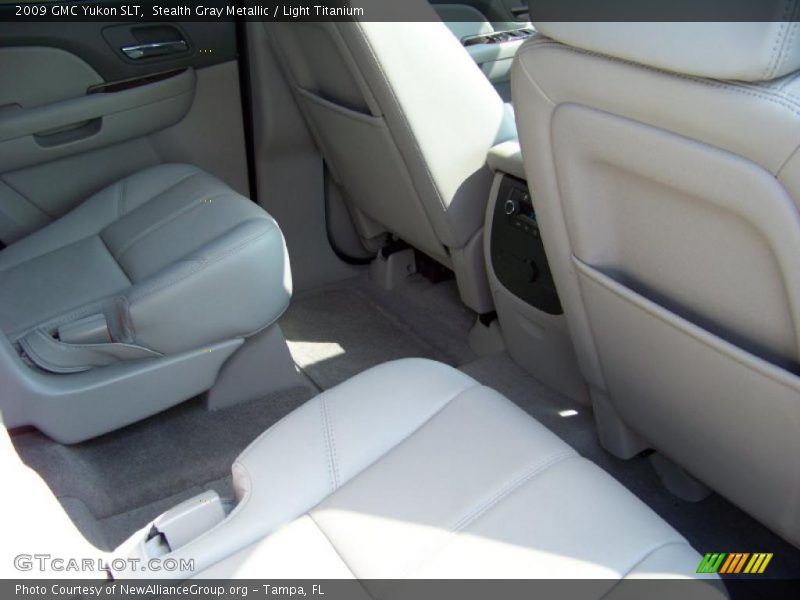 Stealth Gray Metallic / Light Titanium 2009 GMC Yukon SLT