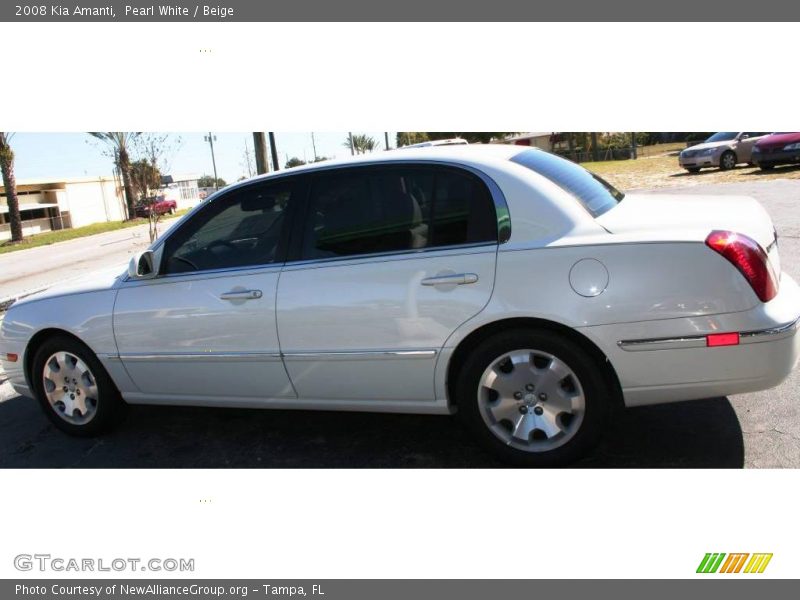 Pearl White / Beige 2008 Kia Amanti