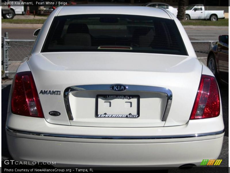 Pearl White / Beige 2008 Kia Amanti