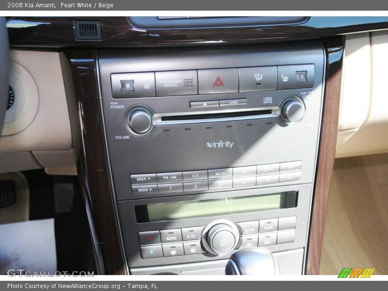 Pearl White / Beige 2008 Kia Amanti