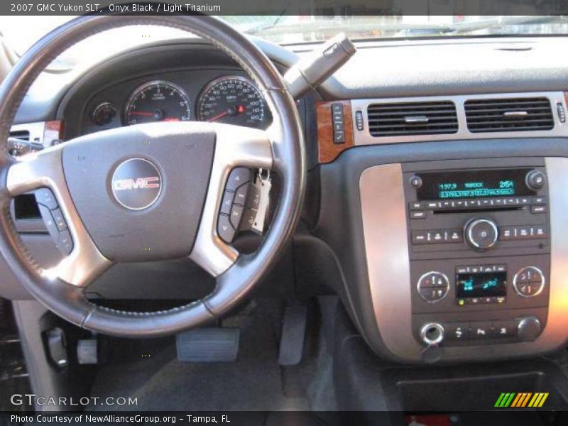 Onyx Black / Light Titanium 2007 GMC Yukon SLT