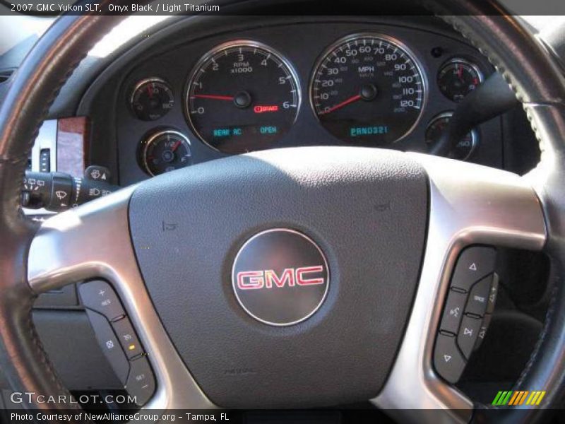 Onyx Black / Light Titanium 2007 GMC Yukon SLT