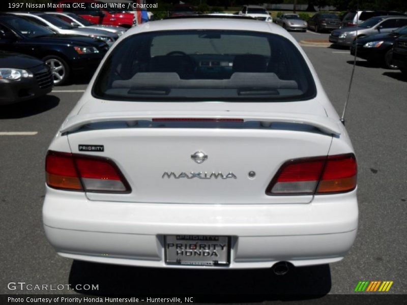 Cloud White / Charcoal 1997 Nissan Maxima GXE