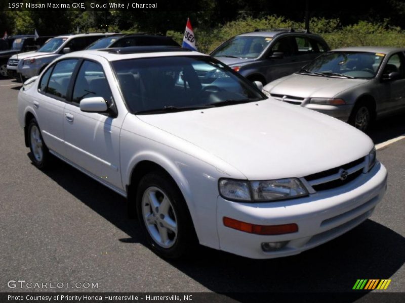 Cloud White / Charcoal 1997 Nissan Maxima GXE