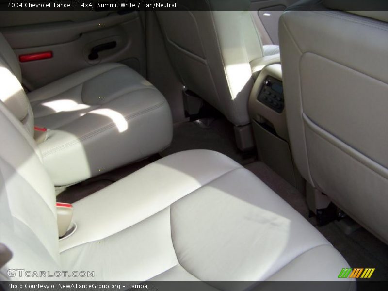 Summit White / Tan/Neutral 2004 Chevrolet Tahoe LT 4x4