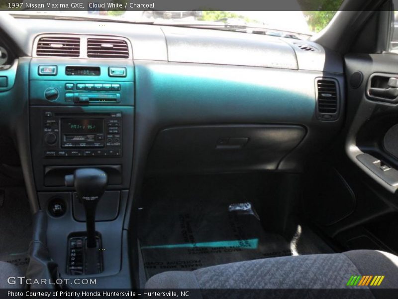 Cloud White / Charcoal 1997 Nissan Maxima GXE