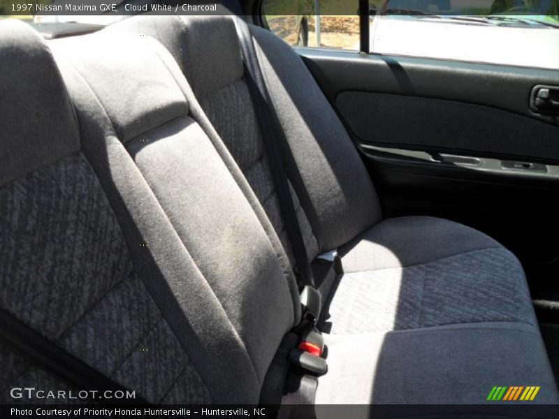 Cloud White / Charcoal 1997 Nissan Maxima GXE
