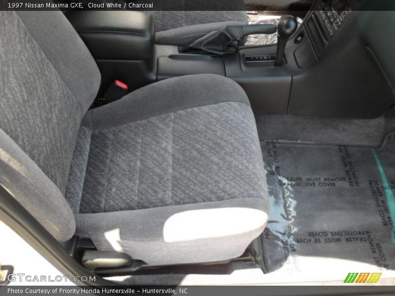 Cloud White / Charcoal 1997 Nissan Maxima GXE