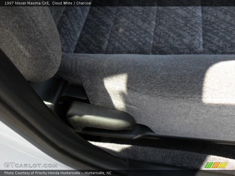 Cloud White / Charcoal 1997 Nissan Maxima GXE