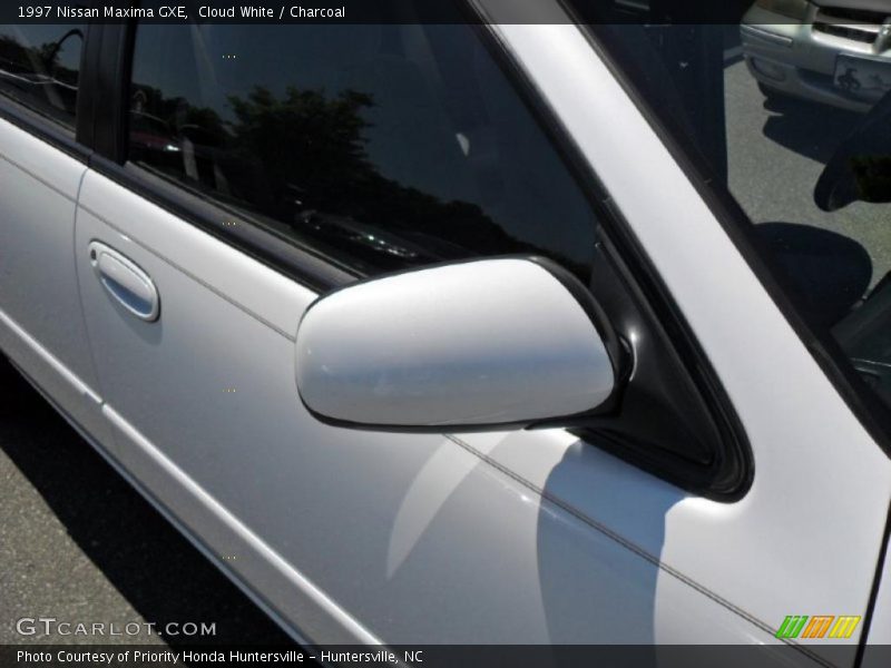 Cloud White / Charcoal 1997 Nissan Maxima GXE