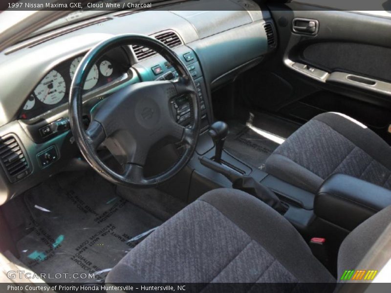 Cloud White / Charcoal 1997 Nissan Maxima GXE