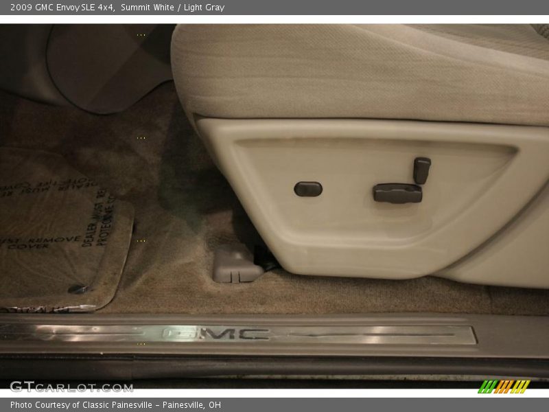 Summit White / Light Gray 2009 GMC Envoy SLE 4x4