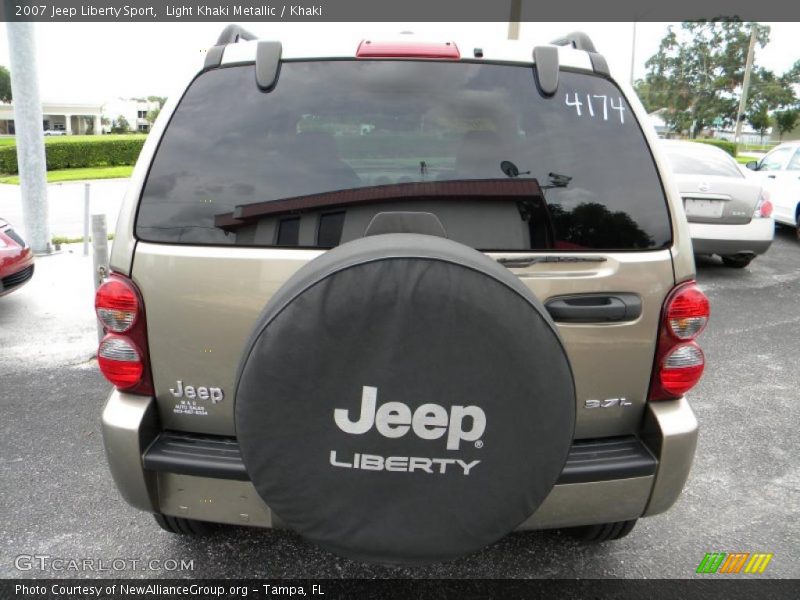 Light Khaki Metallic / Khaki 2007 Jeep Liberty Sport