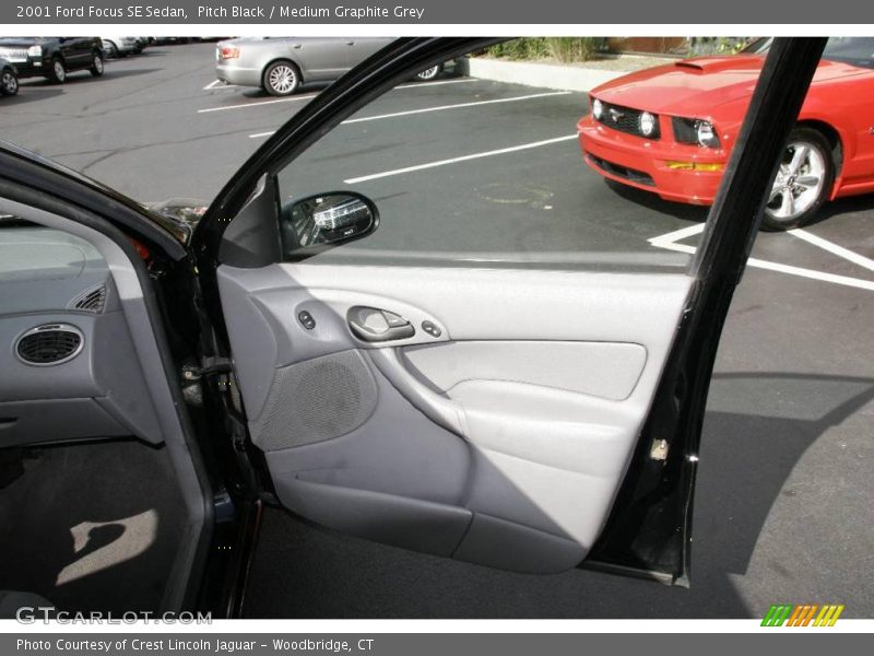 Pitch Black / Medium Graphite Grey 2001 Ford Focus SE Sedan