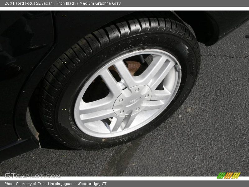 Pitch Black / Medium Graphite Grey 2001 Ford Focus SE Sedan