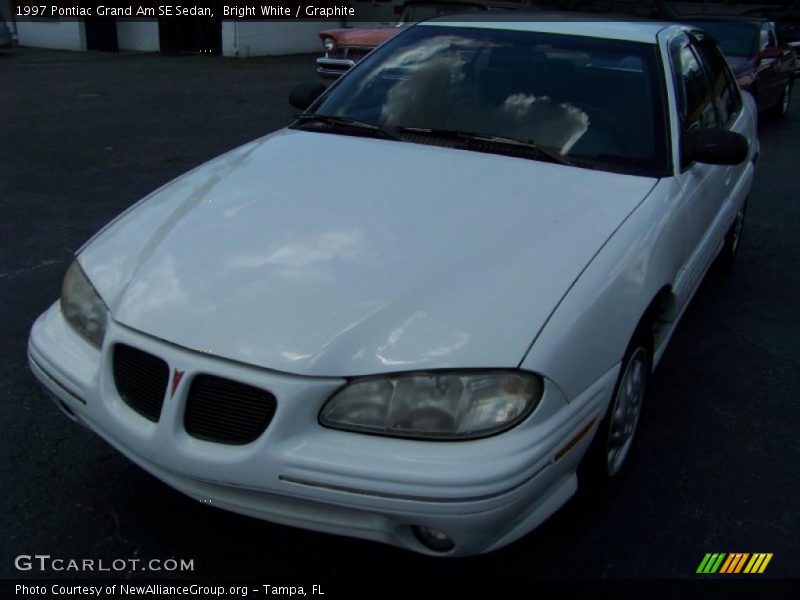 Bright White / Graphite 1997 Pontiac Grand Am SE Sedan