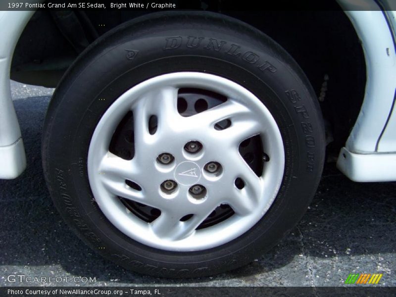 Bright White / Graphite 1997 Pontiac Grand Am SE Sedan