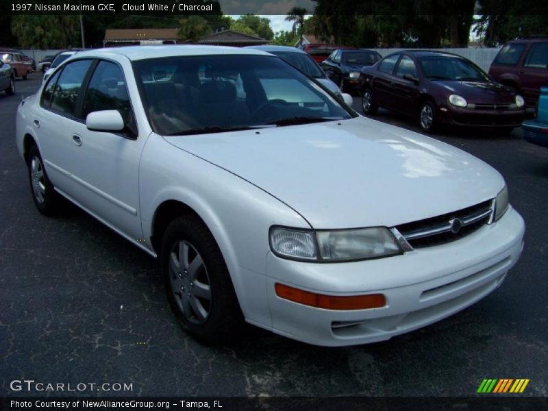 Cloud White / Charcoal 1997 Nissan Maxima GXE