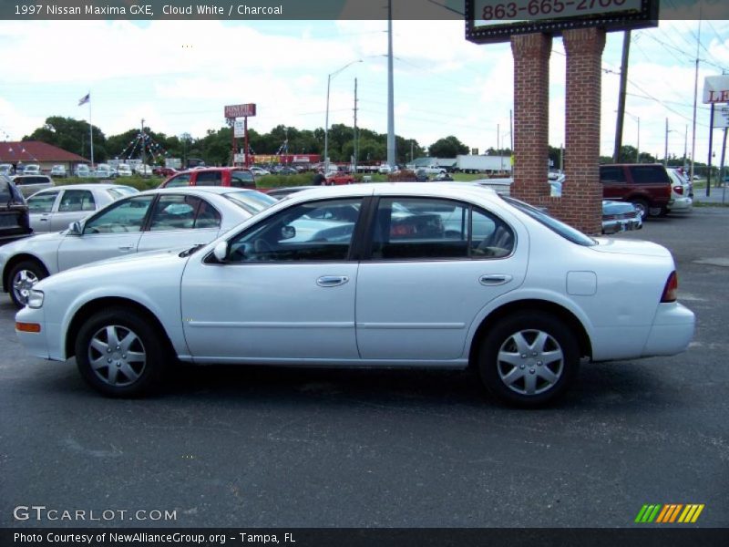 Cloud White / Charcoal 1997 Nissan Maxima GXE