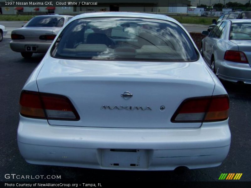 Cloud White / Charcoal 1997 Nissan Maxima GXE