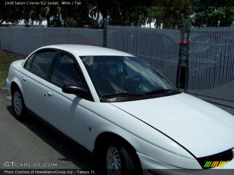 White / Tan 1998 Saturn S Series SL2 Sedan