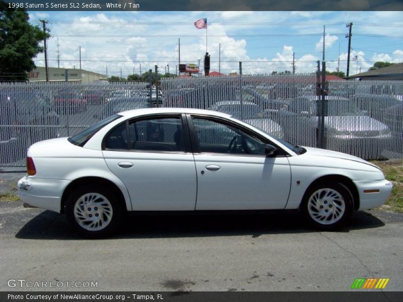 White / Tan 1998 Saturn S Series SL2 Sedan