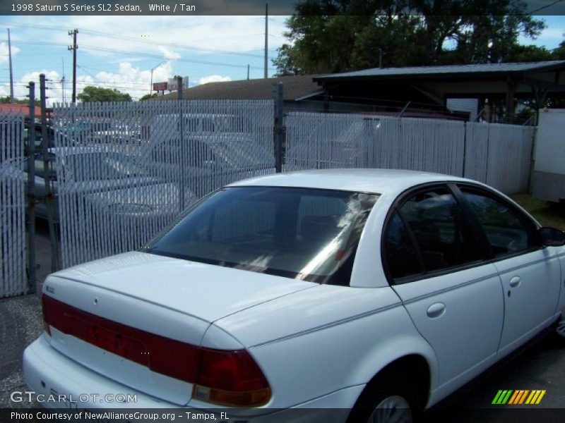 White / Tan 1998 Saturn S Series SL2 Sedan